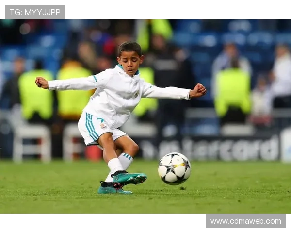 迷你罗试训皇马 C罗儿子或继承7号 迷你罗试训皇马 C罗儿子或继承7号